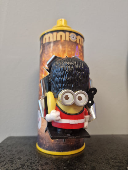 Bombe de peinture custom minions– Figurine des minions England pop culture artisanale