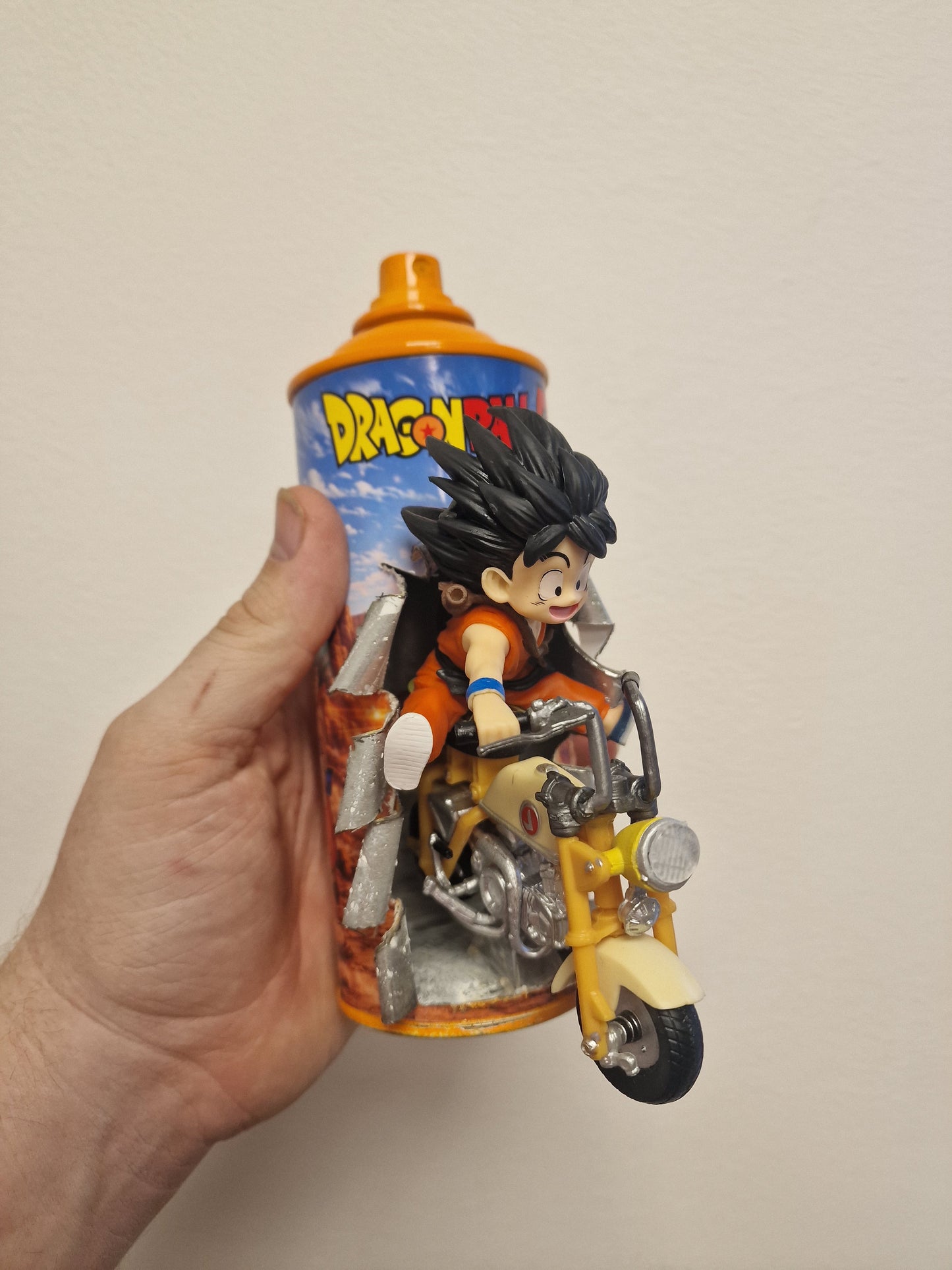 Bombe de peinture custom dragon ball z – Figurine little sangoku pop culture artisanale