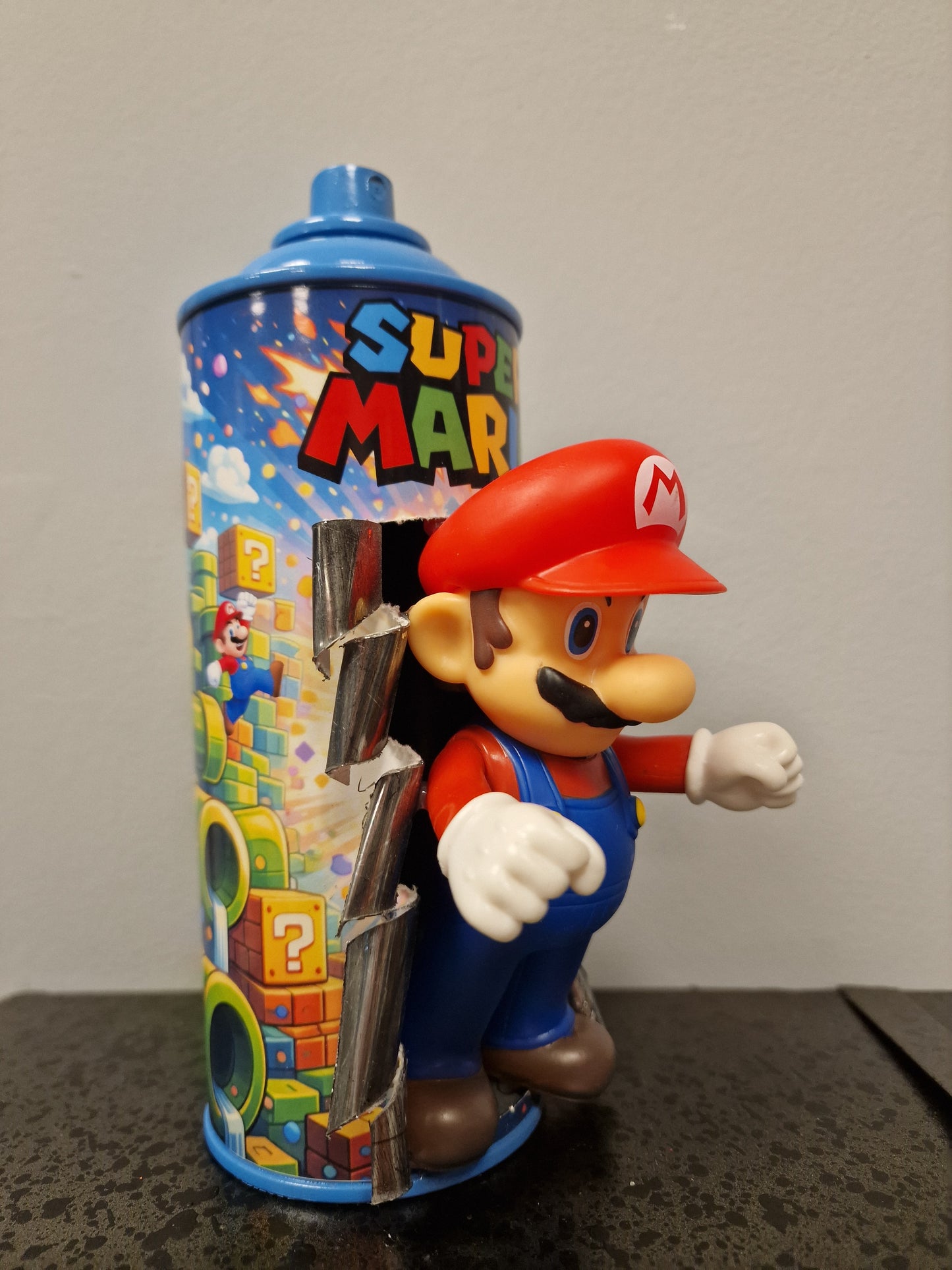 Bombe de peinture custom nintendo  – Figurine mario  pop culture artisanale