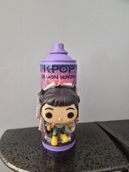 Bombe de peinture custom  – Figurine  zoey Kpop demon hunter pop culture artisanale