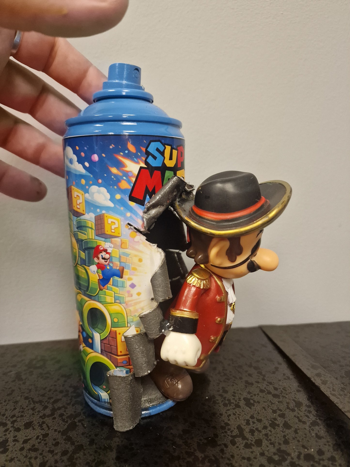 Bombe de peinture custom nintendo  – Figurine mario pirate   pop culture artisanale