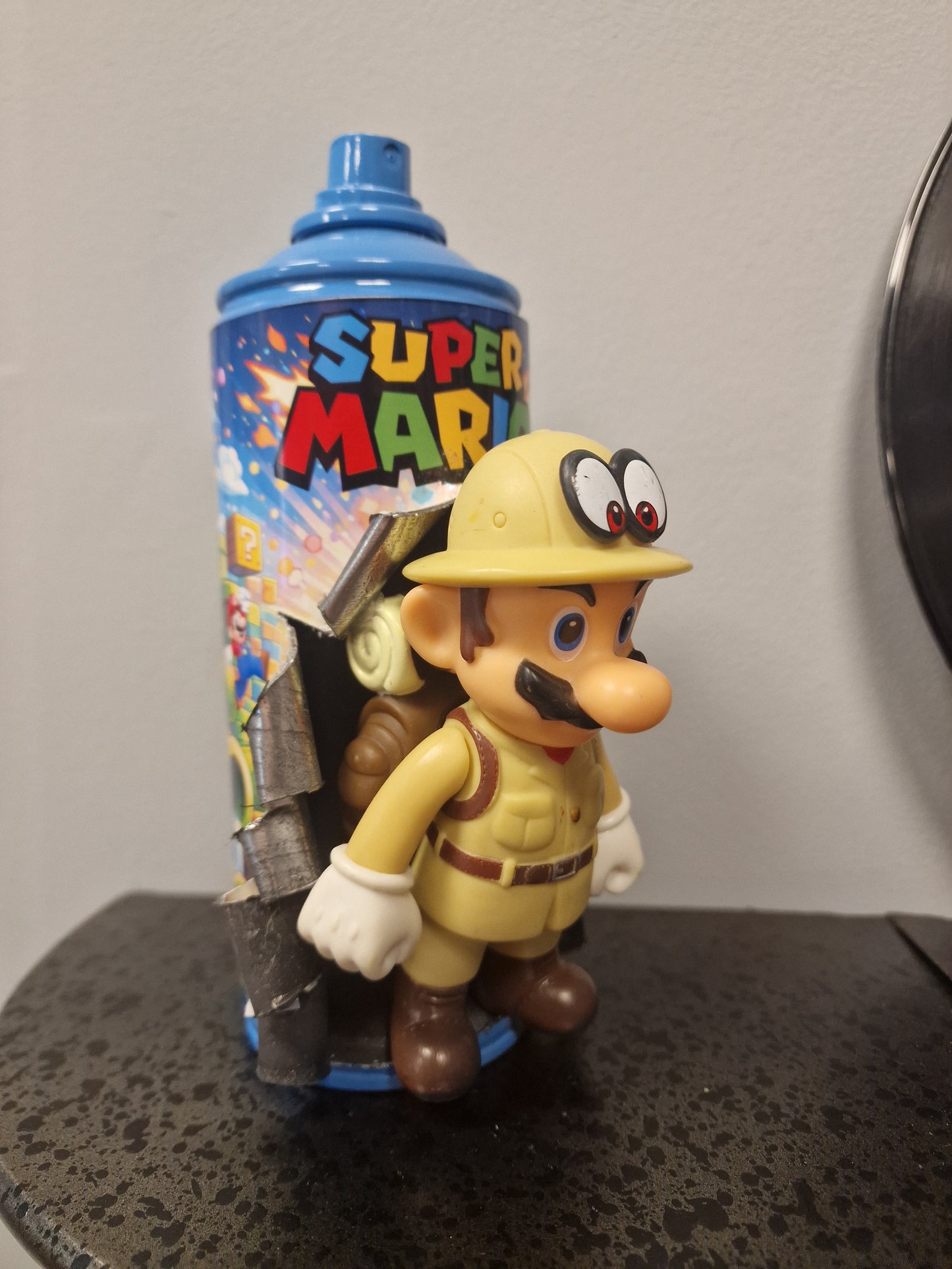 Bombe de peinture custom nintendo  – Figurine mario safari  pop culture artisanale
