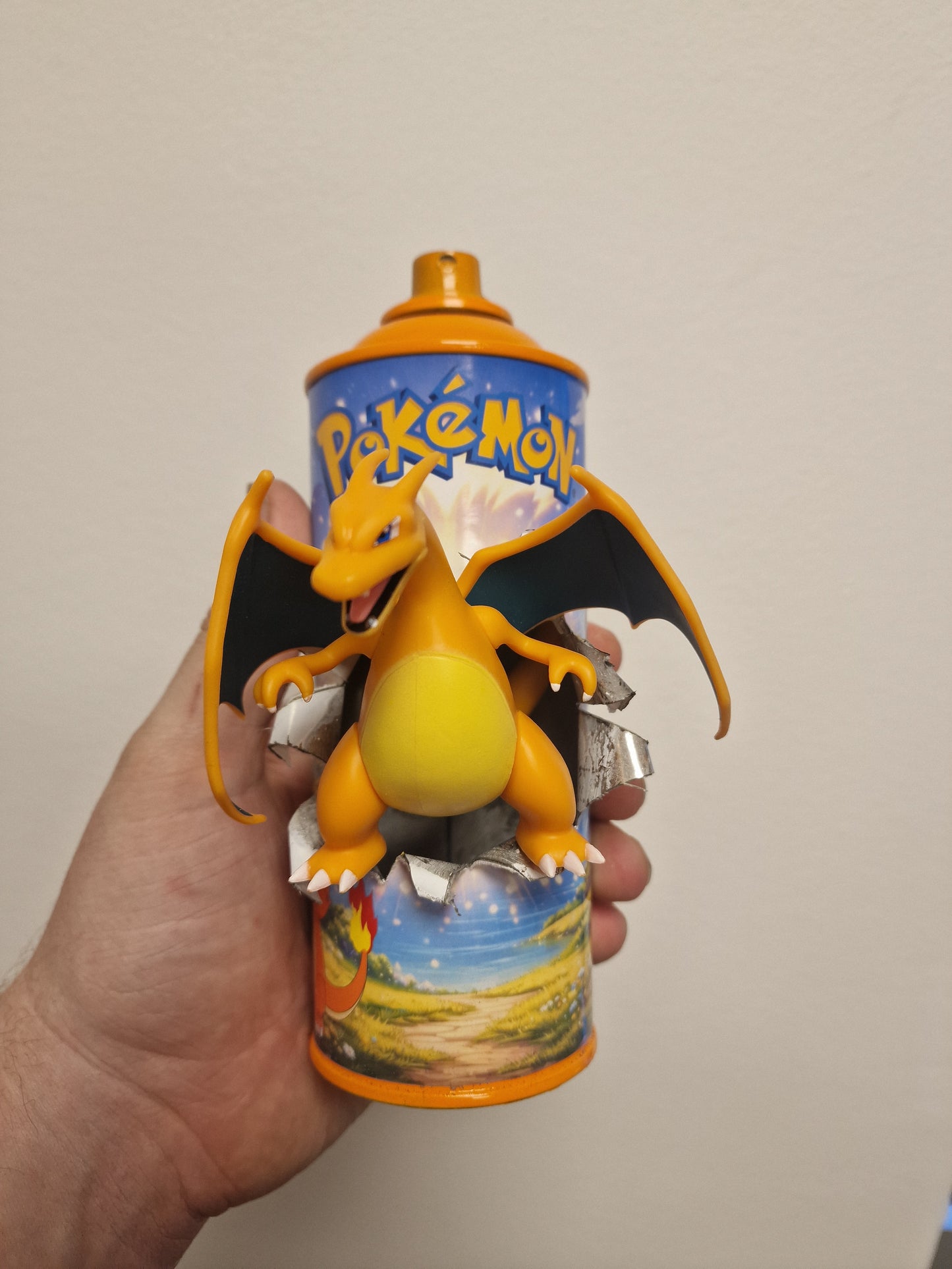 Bombe de peinture custom pokemon – Figurine dracofeu pop culture artisanale