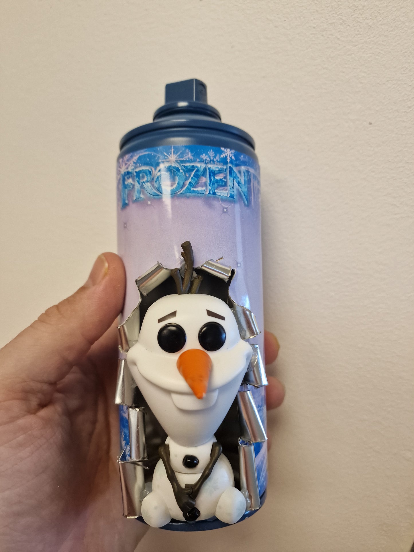 Bombe de peinture customisée La Reine des Neiges – Olaf – Décoration Frozen – Pièce unique