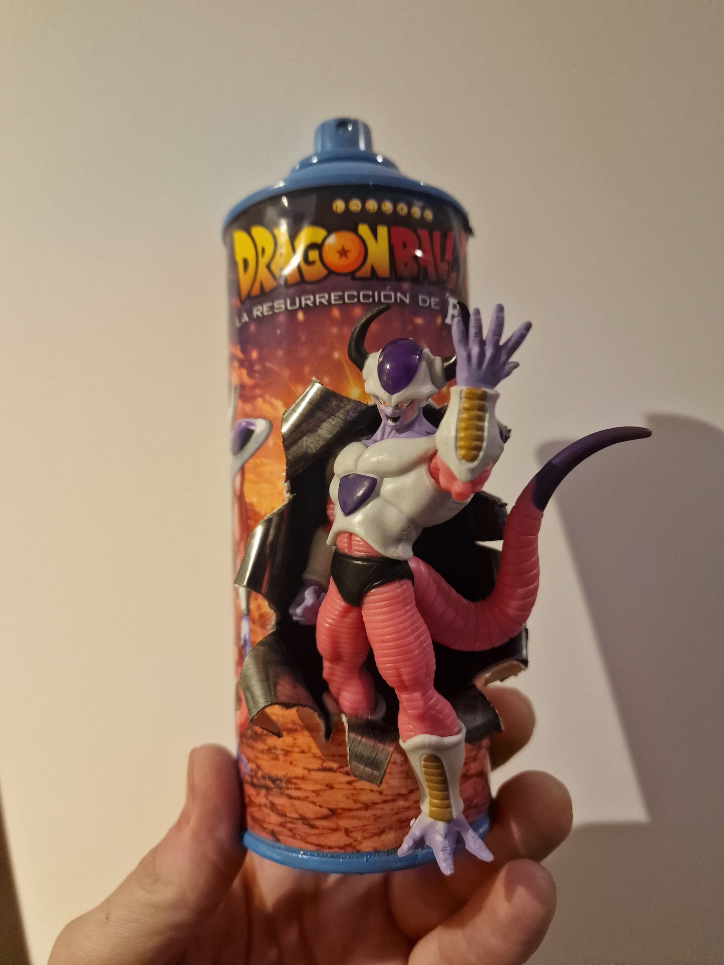 Bombe de peinture custom dragon ball z – Figurine freezer pop culture artisanale