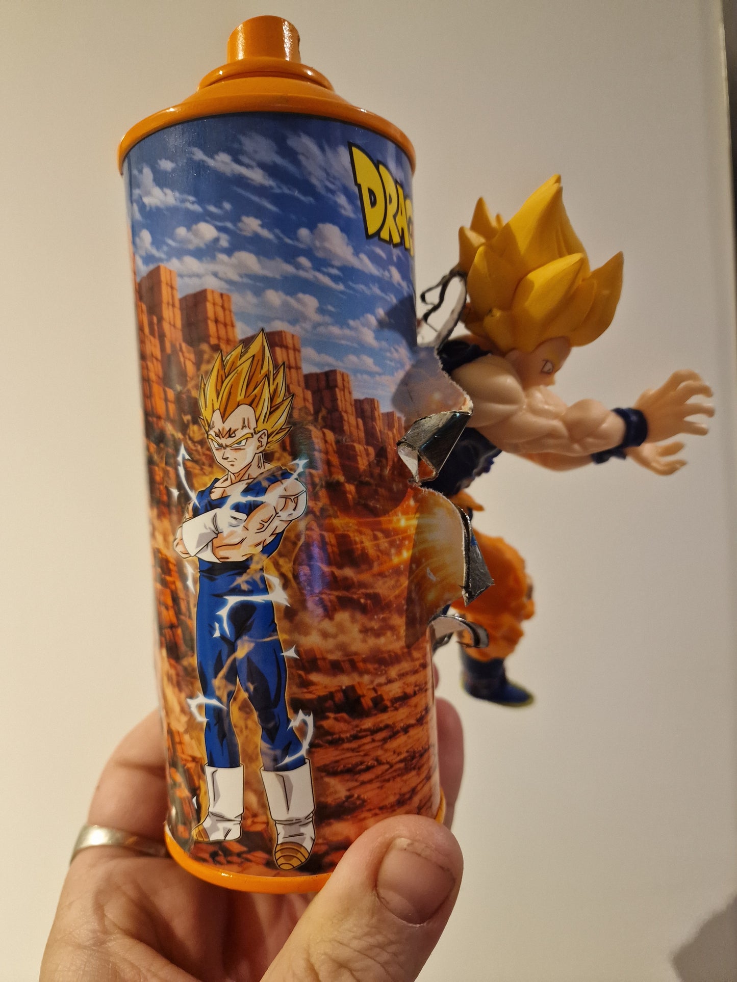 Bombe de peinture custom dragon ball z – Figurine sangoku pop culture artisanale