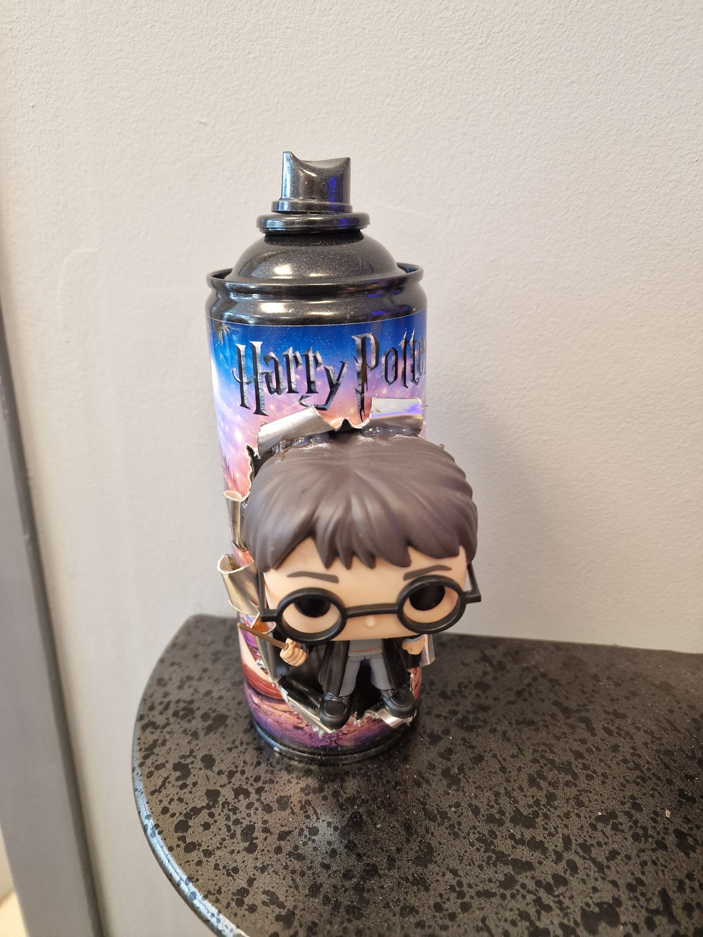 Bombe de peinture Harry Potter Customisée – Décoration Geek & Pop Art 3D avec Figurine | Pièce Artisanale Unique