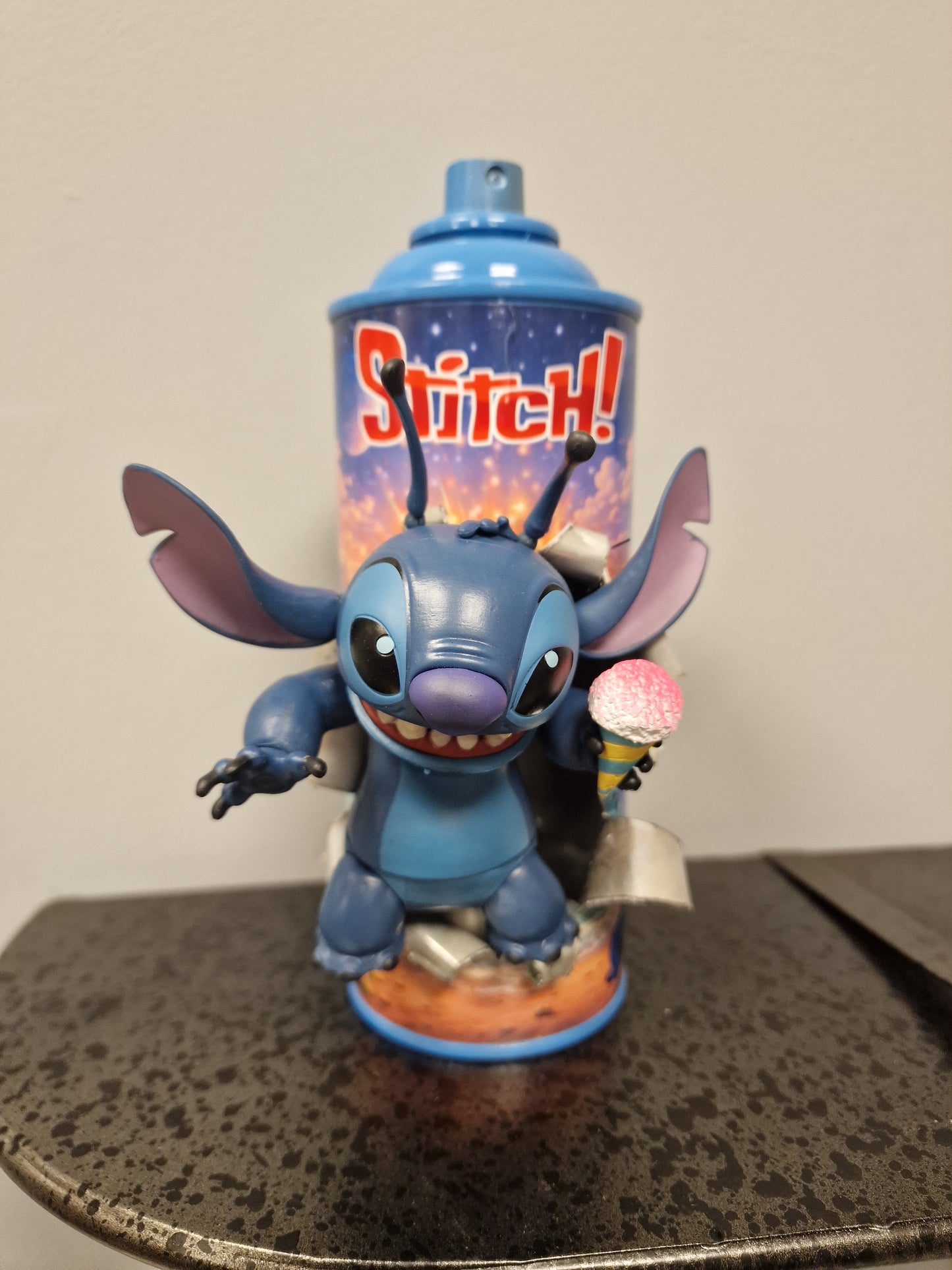 Bombe de peinture custom lilo et stitch – Figurine stitch pop culture artisanale