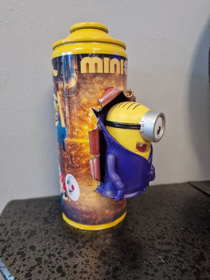 Bombe de peinture custom minions– Figurine des minions vampire pop culture artisanale