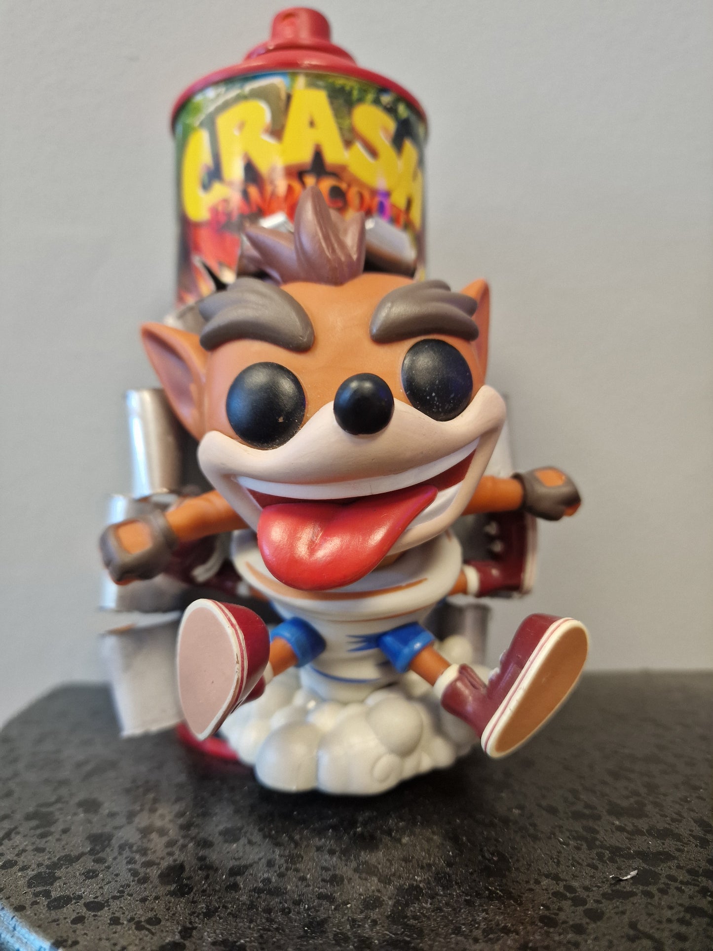 Bombe de peinture custom crash bandicoot
