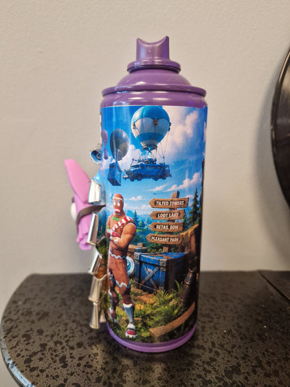 Bombe de peinture custom Fortnite – Loot Llama 3D – Déco Gaming Pop Art – Street Art Gamer – Pièce décorative originale