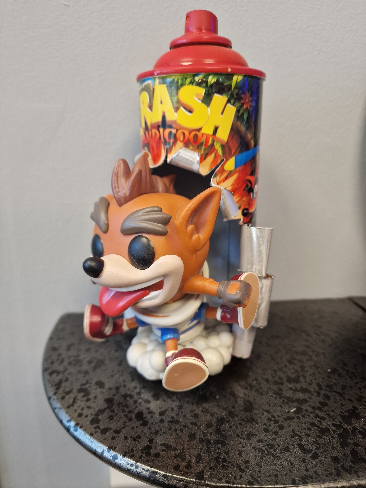 Bombe de peinture custom crash bandicoot