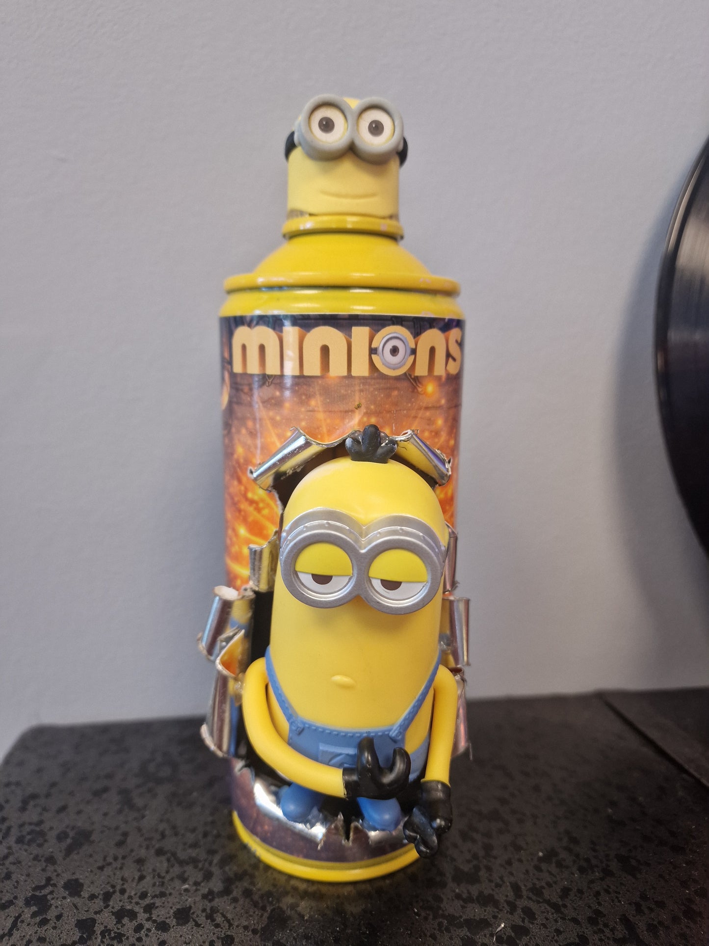 Bombe de peinture custom minions– Figurine des minions 3 pop culture artisanale