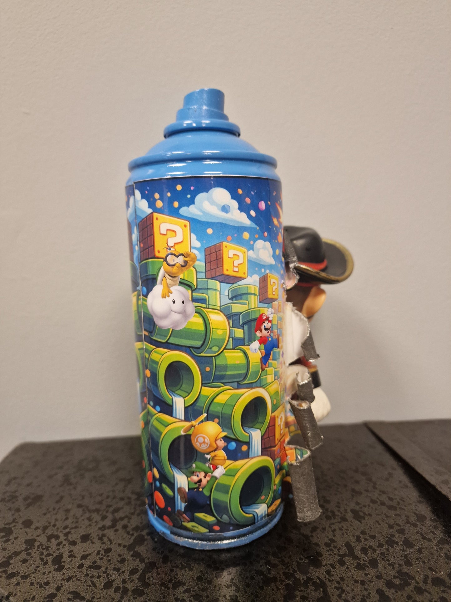 Bombe de peinture custom nintendo  – Figurine mario pirate   pop culture artisanale