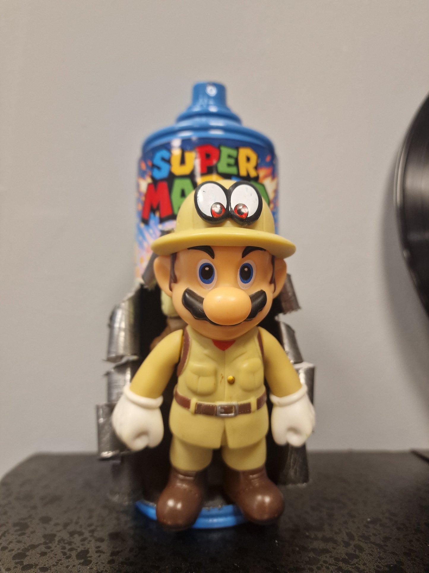 Bombe de peinture custom nintendo  – Figurine mario safari  pop culture artisanale