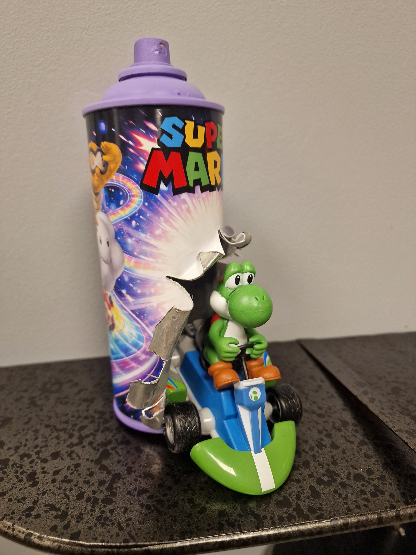 Bombe de peinture custom nintendo   – Figurine yoshi pop culture artisanale