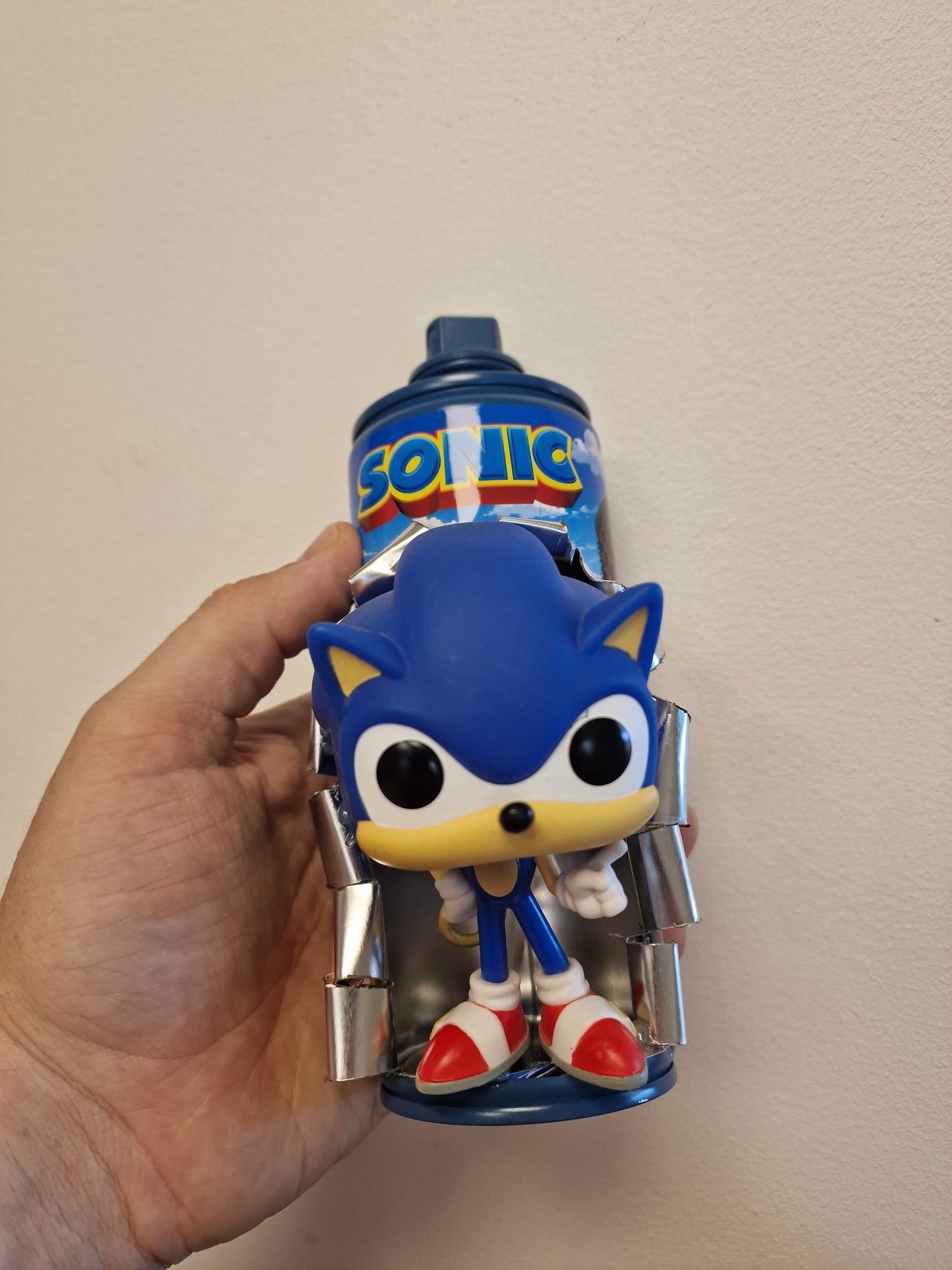Bombe de peinture customisée Sonic – Figurine 3D effet explosion – Décoration gaming rétro SEGA