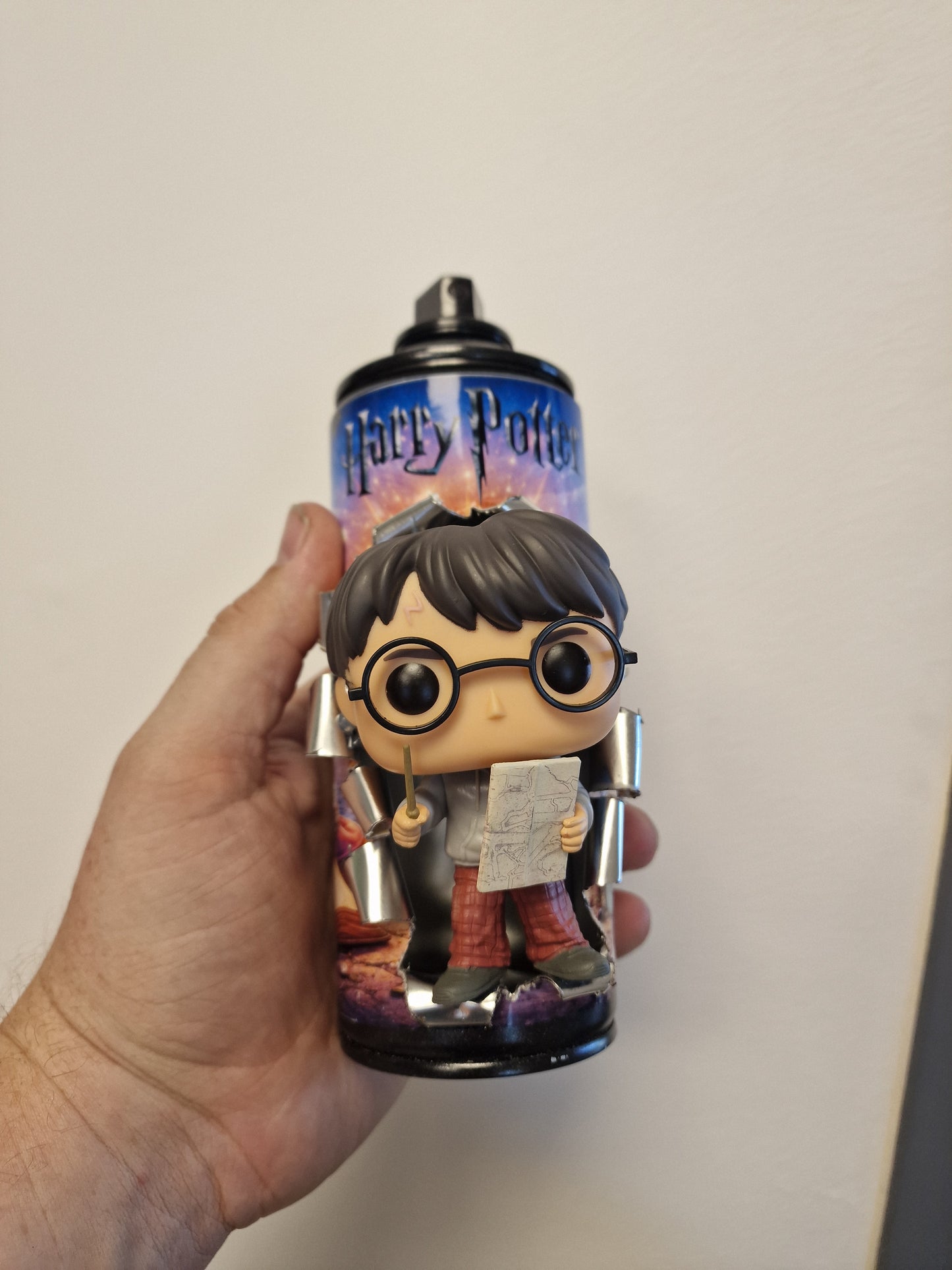Bombe de peinture Harry Potter Customisée 2 – Décoration Geek & Pop Art 3D avec Figurine | Pièce Artisanale Unique