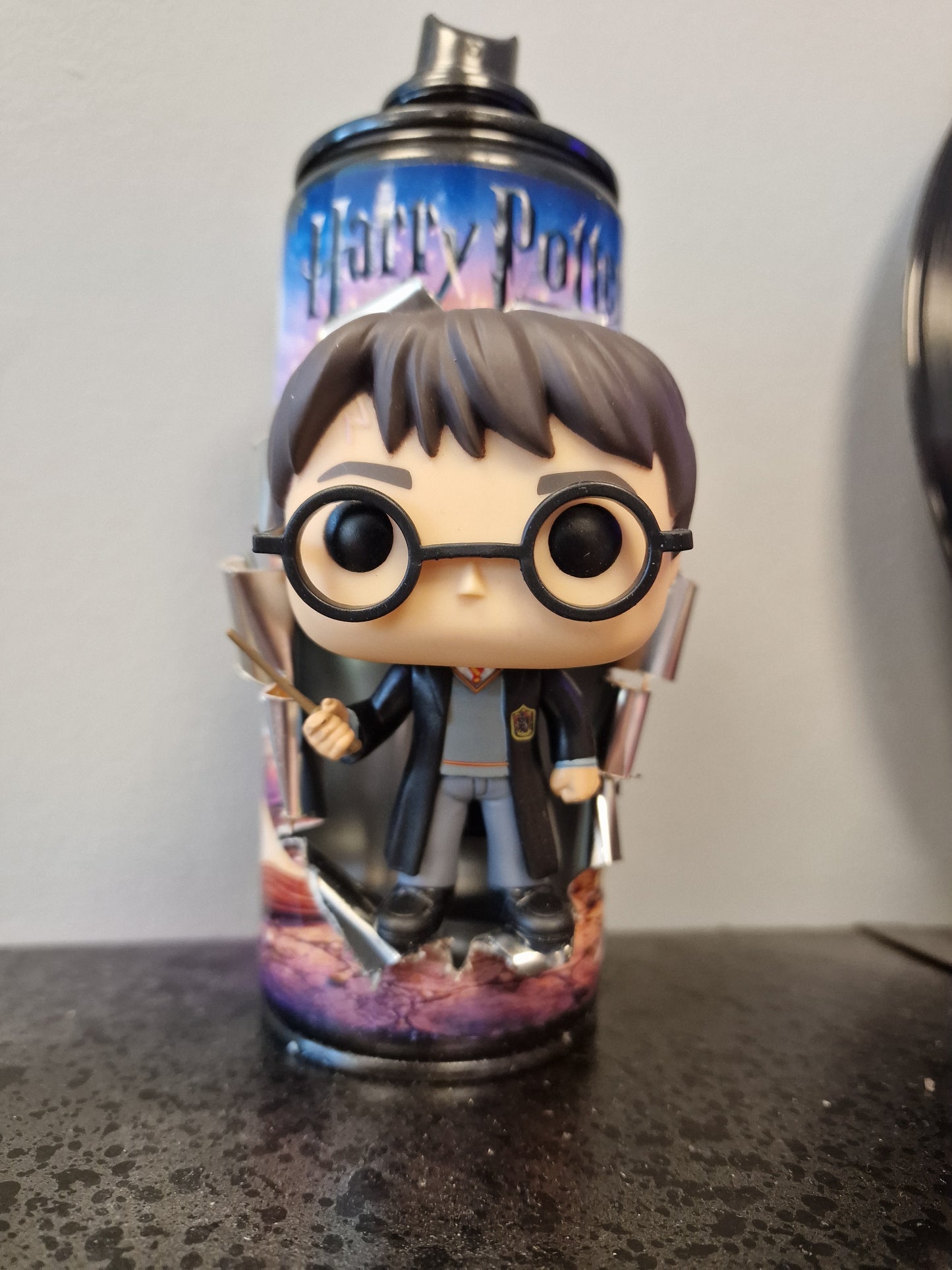 Bombe de peinture Harry Potter Customisée – Décoration Geek & Pop Art 3D avec Figurine | Pièce Artisanale Unique