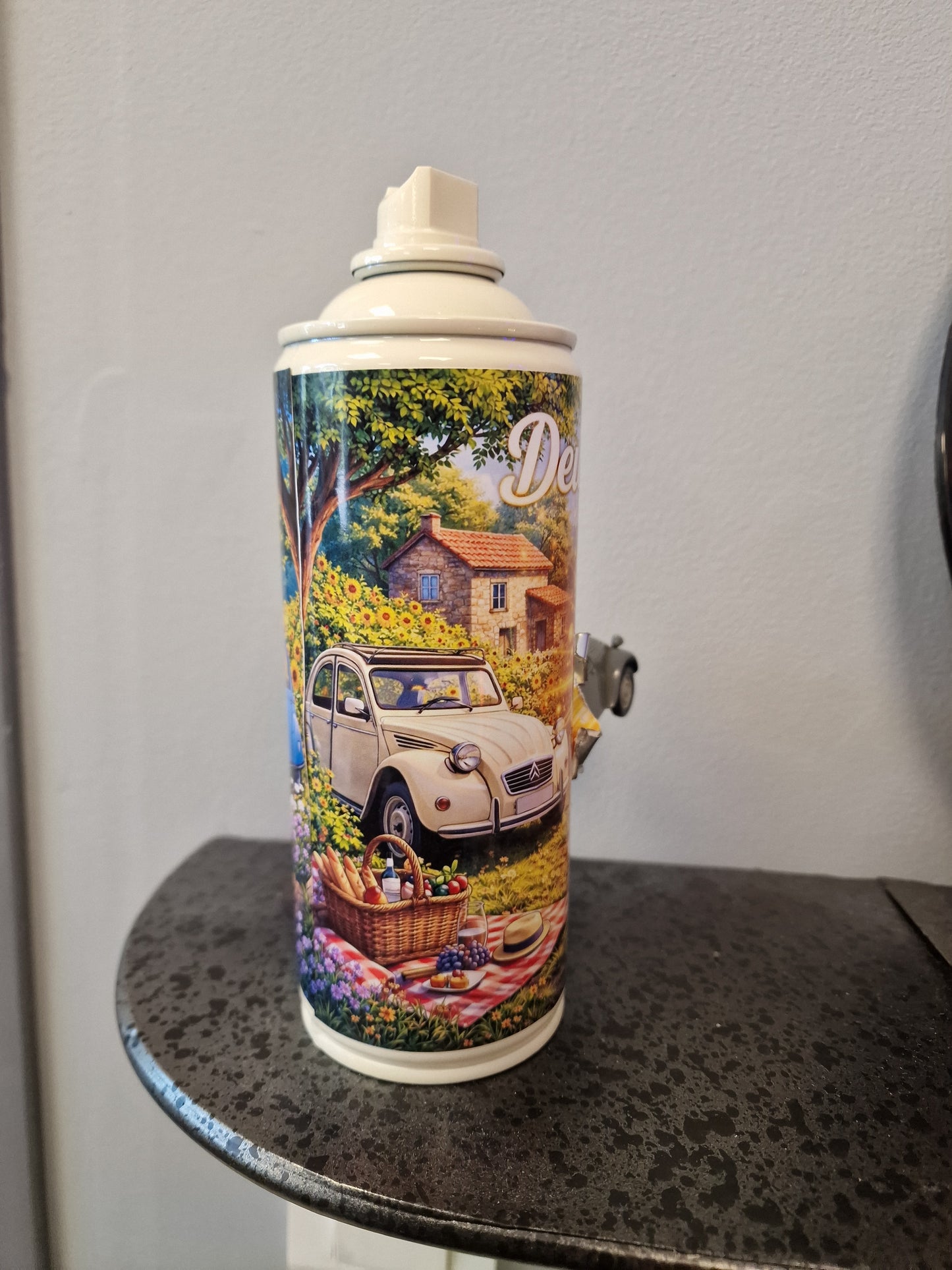 Bombe de peinture custom Citroën – Figurine 2cv  grise pop culture artisanale