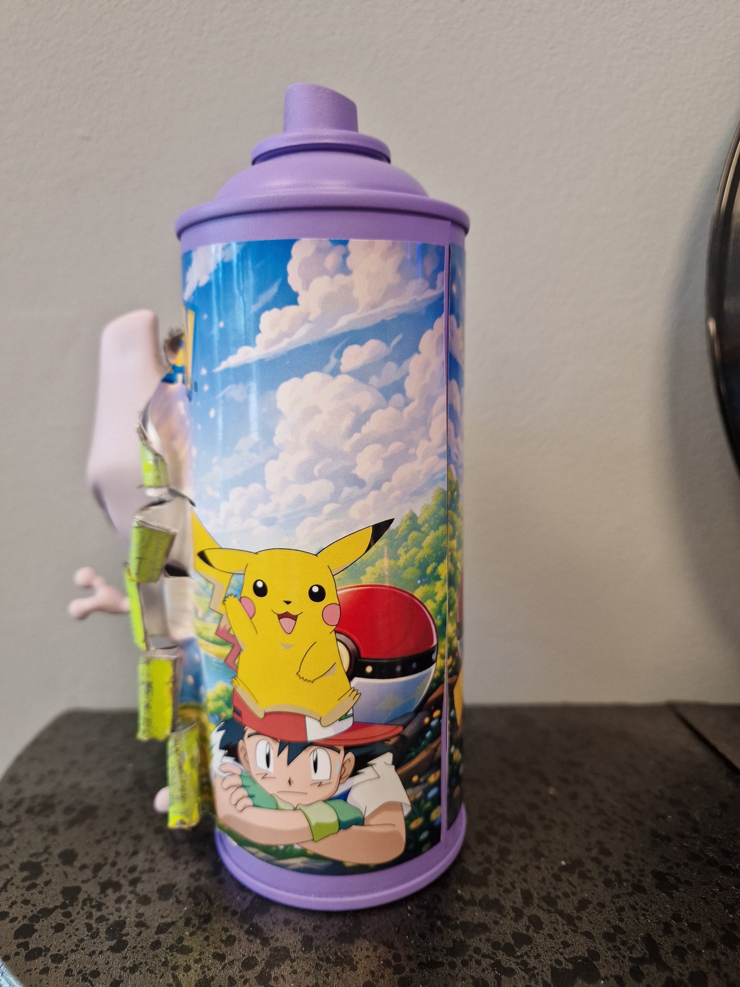Bombe de peinture custom pokemon – Figurine mewtwo pop culture artisanale