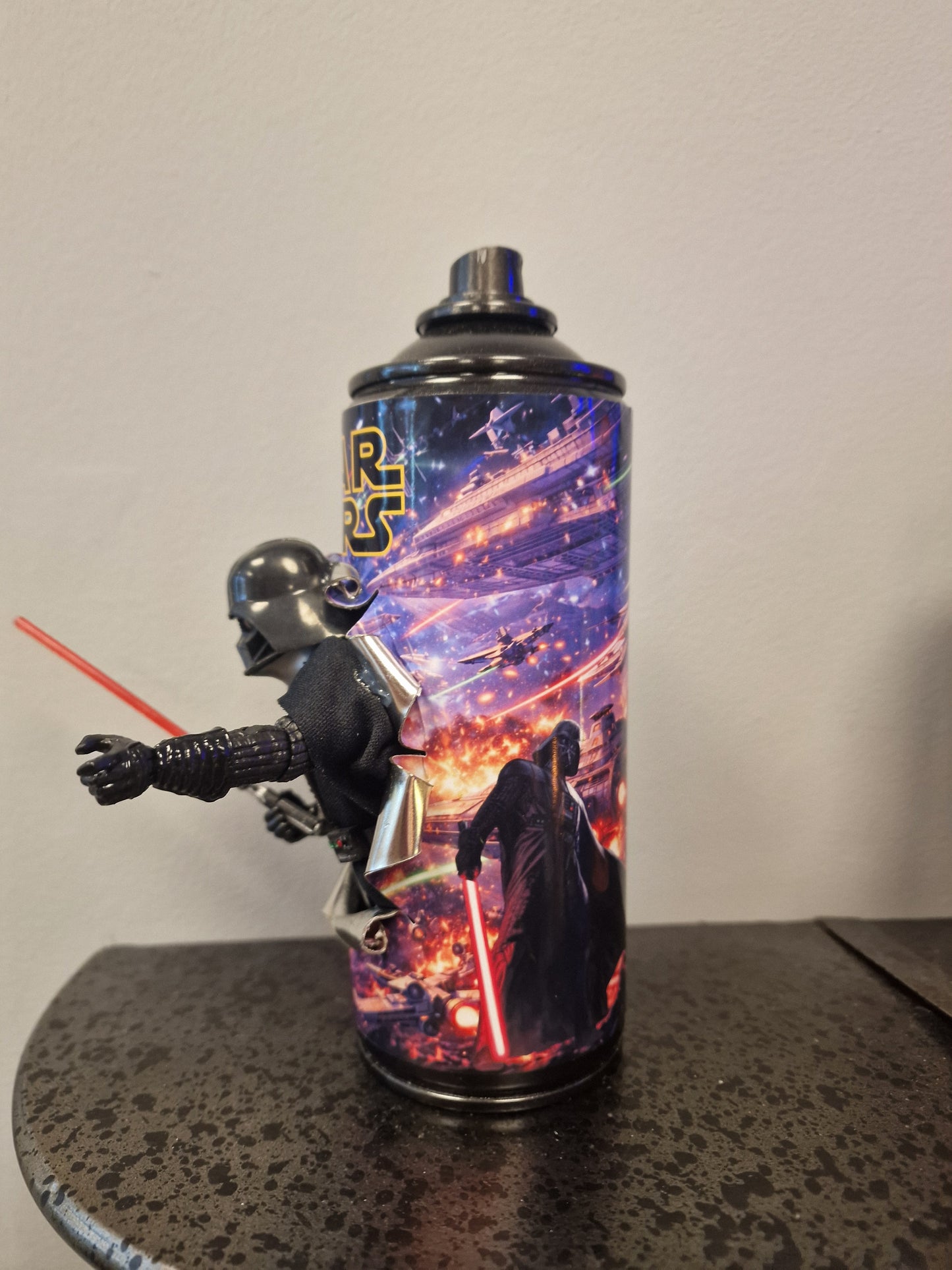 Bombe de peinture custom star wars – Figurine dark vador 1 pop culture artisanale