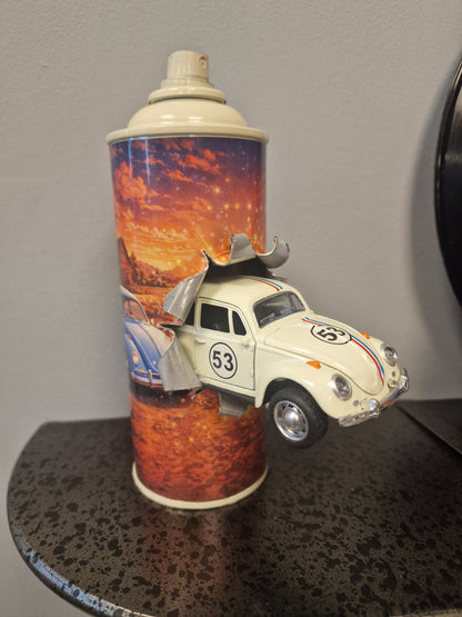 Bombe de peinture custom Volkswagen – Figurine coccinelle pop culture artisanale