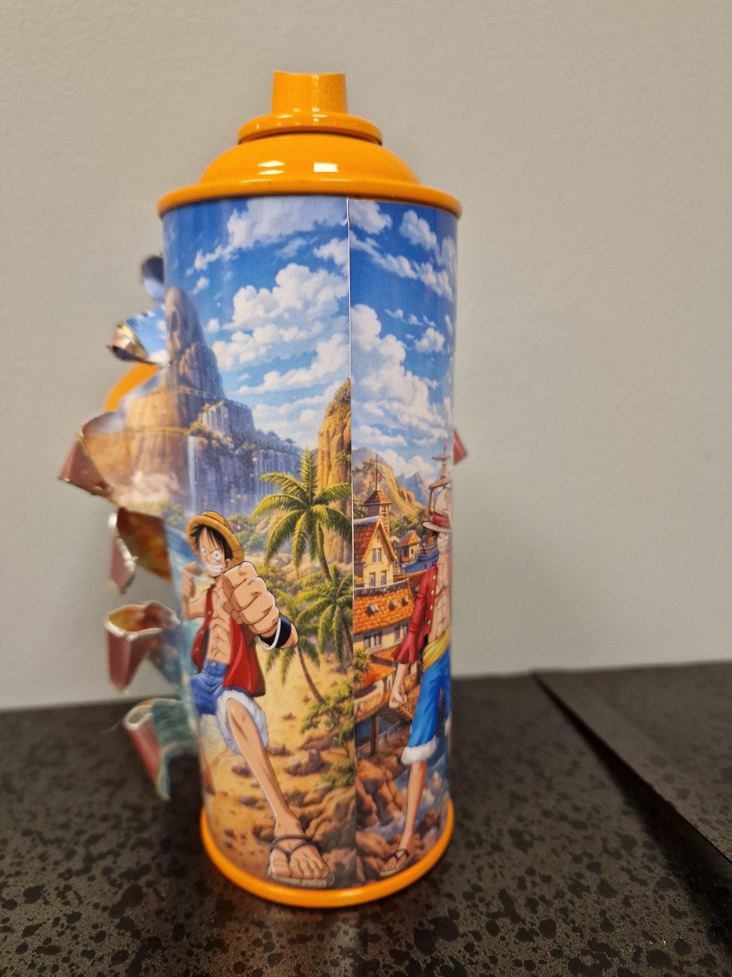 Bombe de peinture custom luffy – Figurine one piece pop culture artisanale