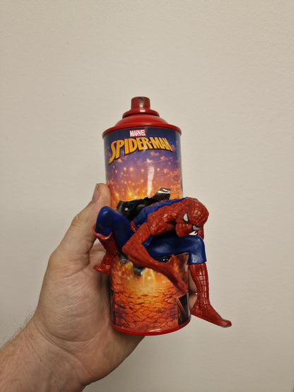 Bombe de peinture custom marvel – Figurine Spiderman pop culture artisanale