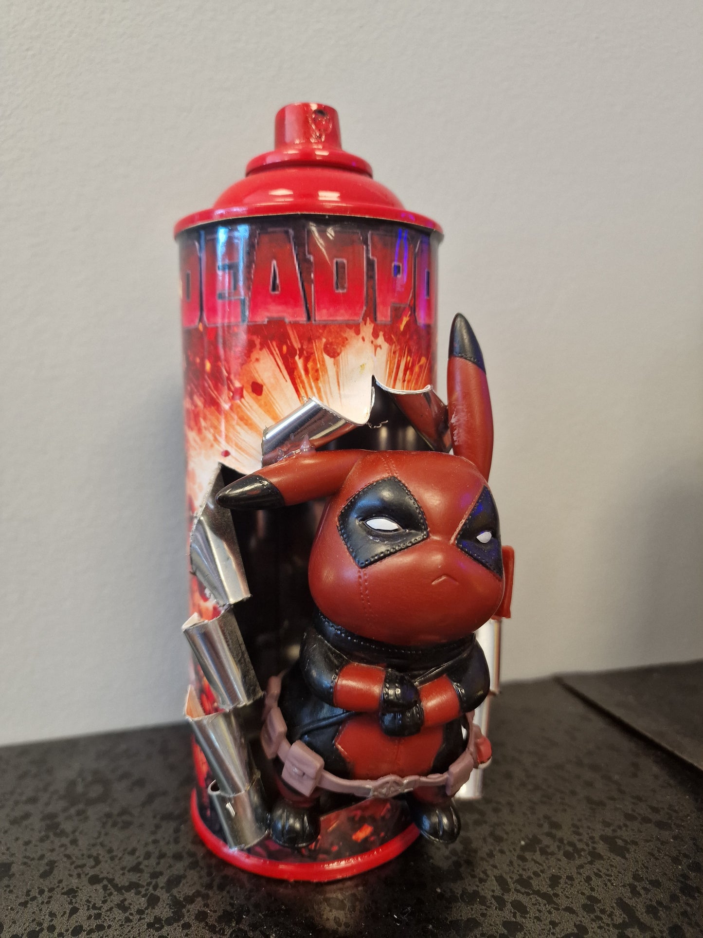 Bombe de peinture custom marvel – Figurine deadpool pikachu pop culture artisanale