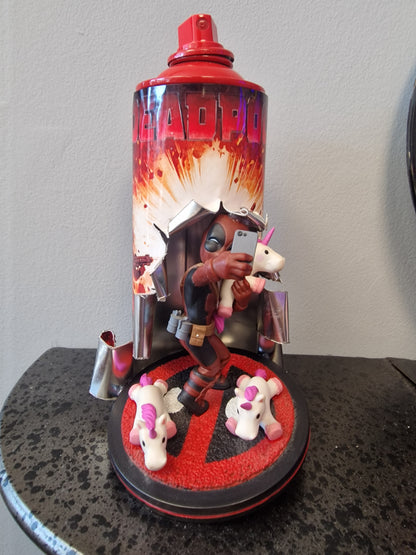 Bombe de peinture custom marvel – Figurine pop deadpool pop licorne culture artisanale