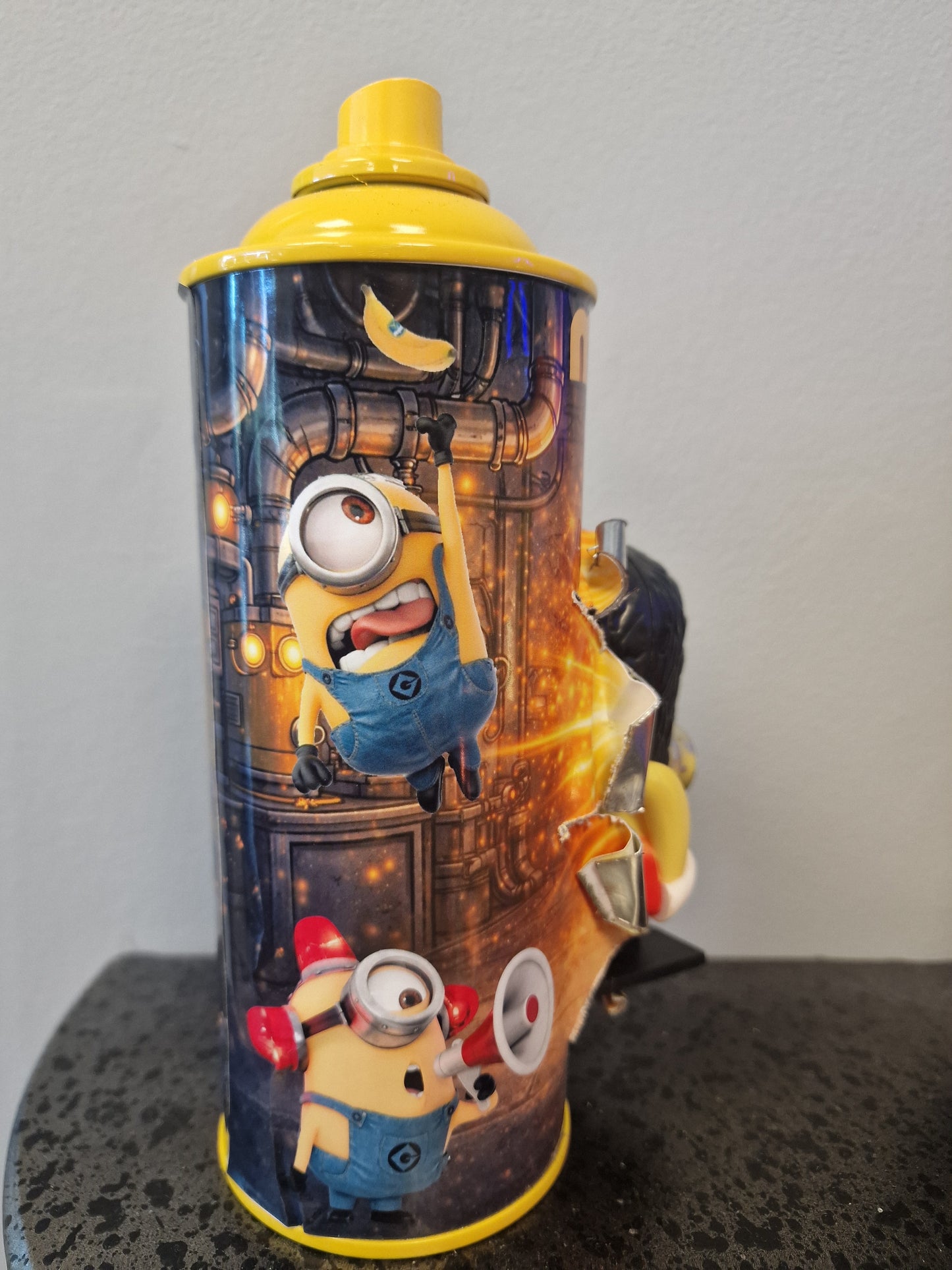 Bombe de peinture custom minions– Figurine des minions England pop culture artisanale