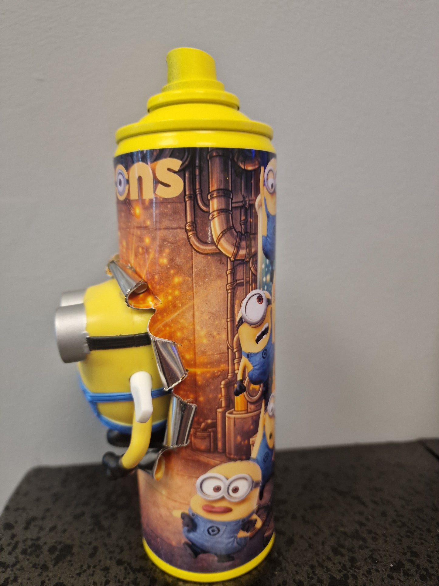 Bombe de peinture custom minions– Figurine des minions pop culture artisanale