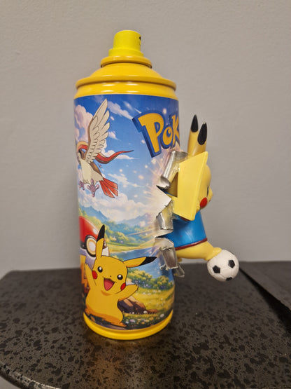 Bombe de peinture custom pokemon – Figurine pikachu  football 2 pop culture artisanale