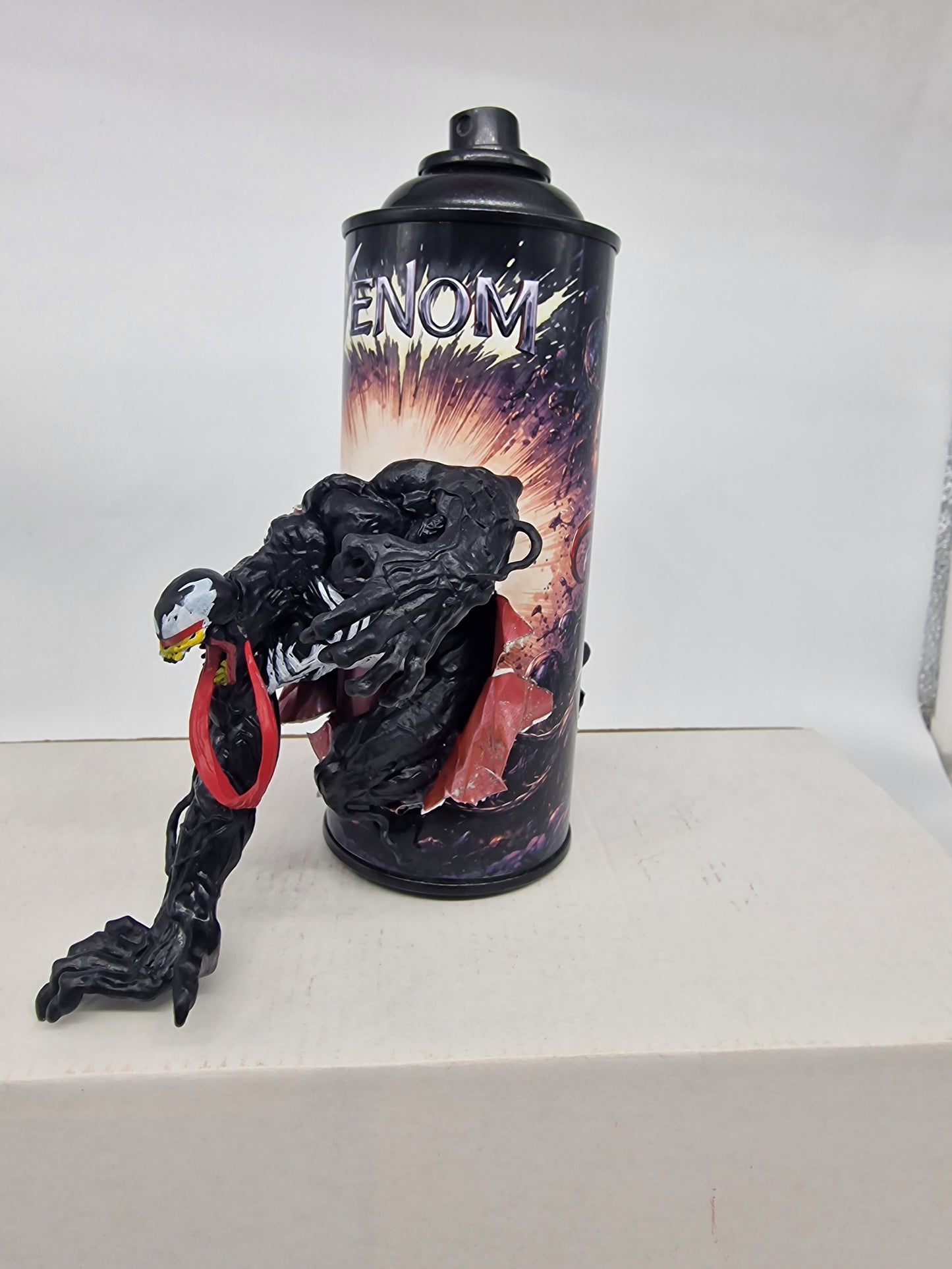 Bombe de peinture custom marvel – Figurine venom pop culture artisanale