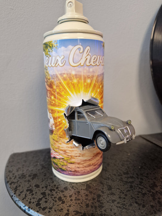 Bombe de peinture custom Citroën – Figurine 2cv  grise pop culture artisanale