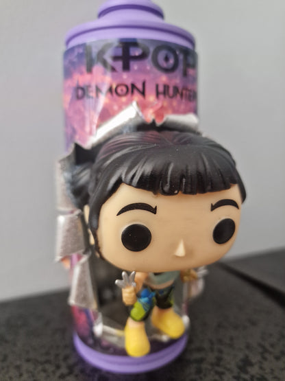 Bombe de peinture custom  – Figurine  zoey Kpop demon hunter pop culture artisanale