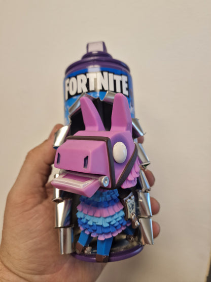 Bombe de peinture custom Fortnite – Loot Llama 3D – Déco Gaming Pop Art – Street Art Gamer – Pièce décorative originale