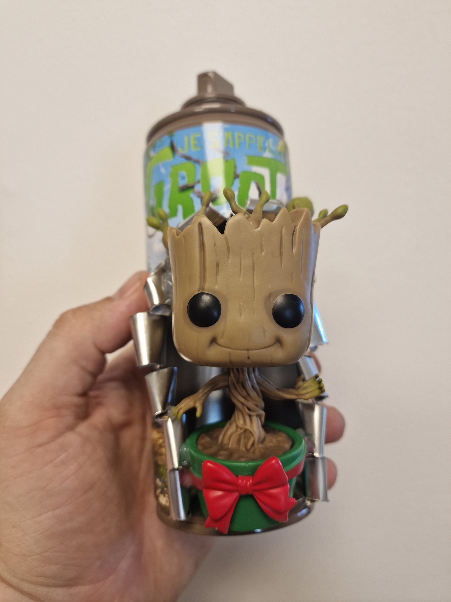 Bombe de peinture custom Groot – Décoration 3D Gardiens de la Galaxie – Art urbain Pop Culture – Pièce artisanale originale