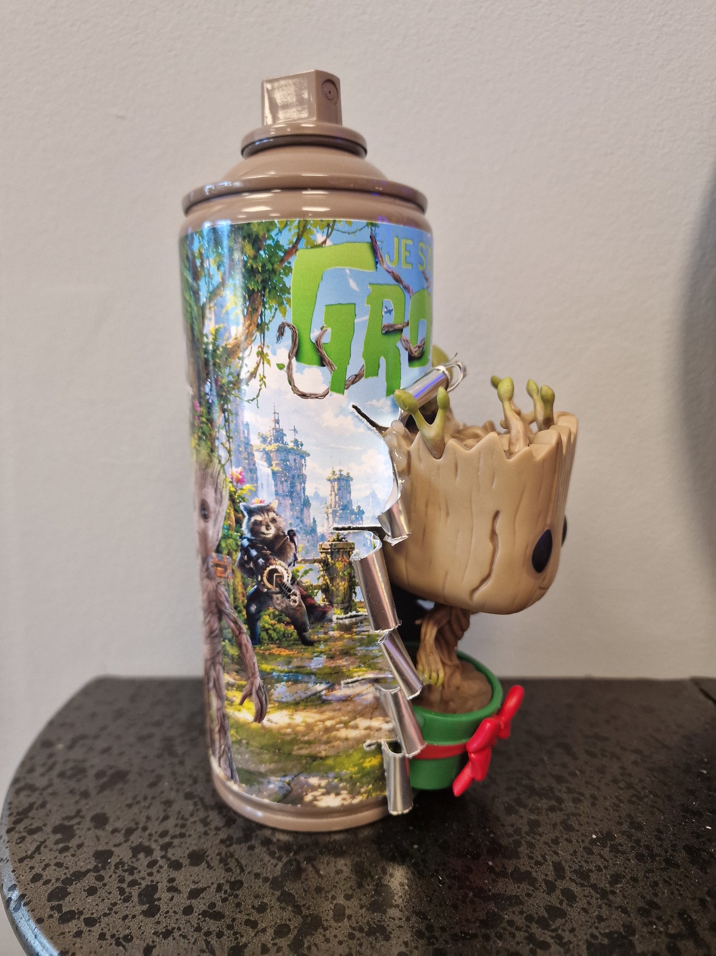 Bombe de peinture custom Groot – Décoration 3D Gardiens de la Galaxie – Art urbain Pop Culture – Pièce artisanale originale