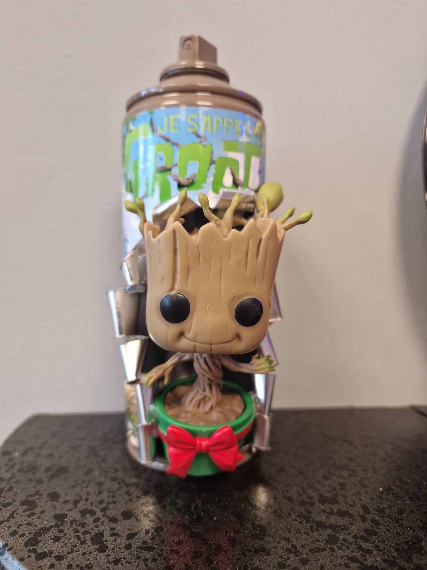 Bombe de peinture custom Groot – Décoration 3D Gardiens de la Galaxie – Art urbain Pop Culture – Pièce artisanale originale