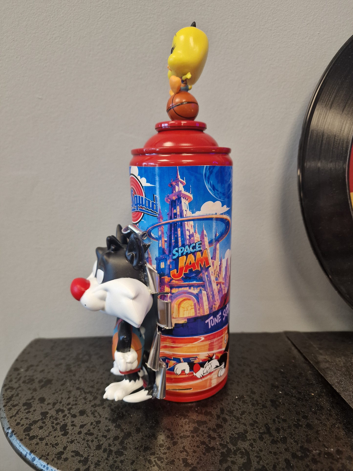 Bombe de peinture custom Titi & Grosminet – Tweety Sylvester Tune Squad – Déco Pop Art Space Jam – Pièce unique Looney Tunes