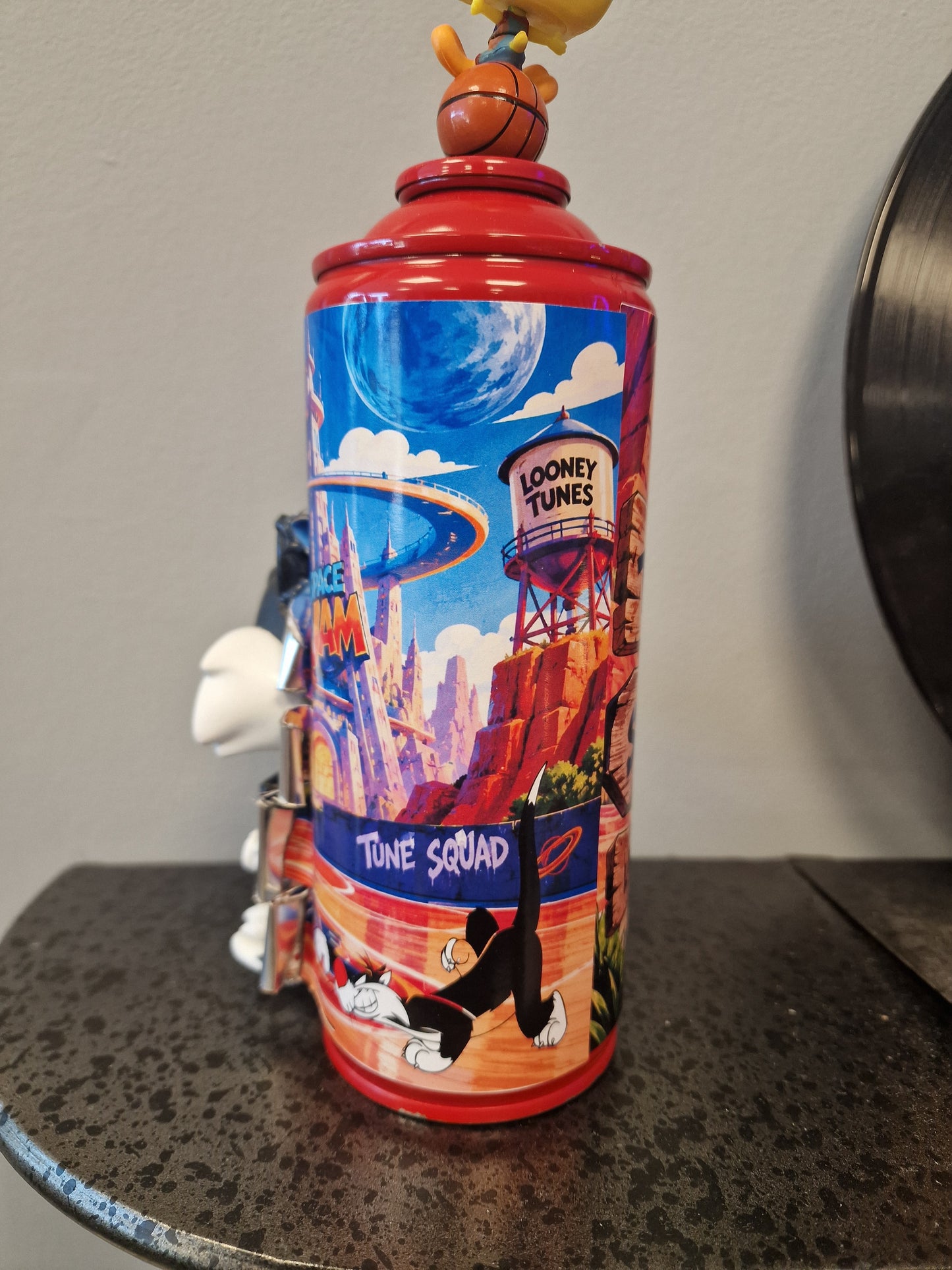 Bombe de peinture custom Titi & Grosminet – Tweety Sylvester Tune Squad – Déco Pop Art Space Jam – Pièce unique Looney Tunes