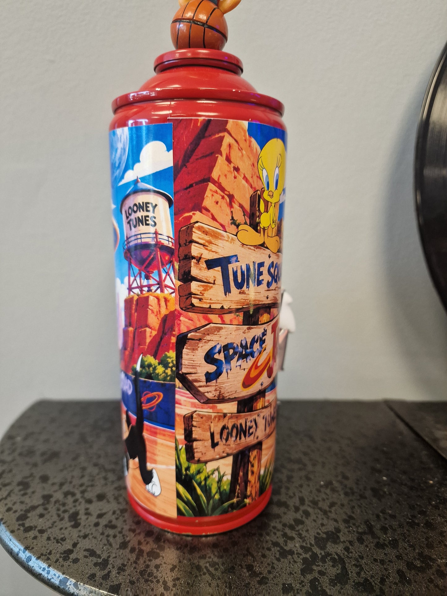 Bombe de peinture custom Titi & Grosminet – Tweety Sylvester Tune Squad – Déco Pop Art Space Jam – Pièce unique Looney Tunes
