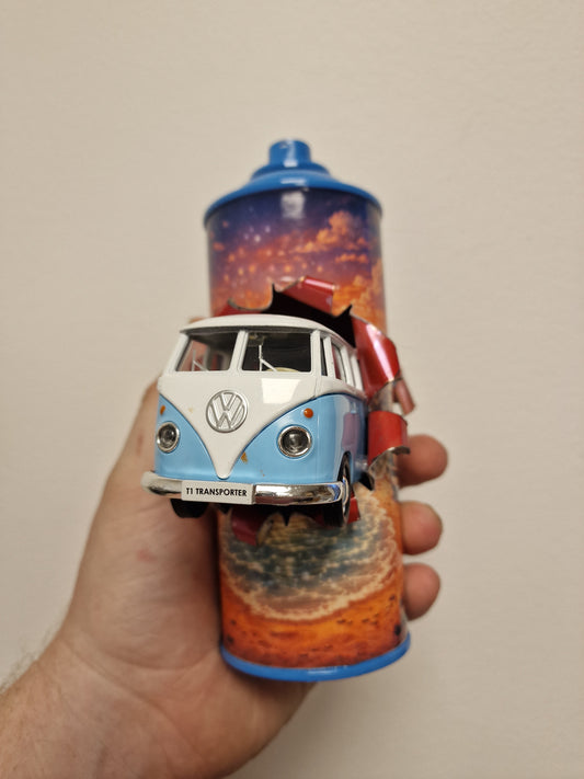 Bombe de peinture custom Volkswagen – Figurine combi pop culture artisanale