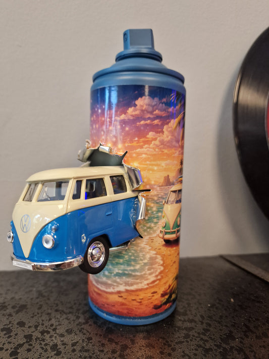 Bombe de peinture custom Volkswagen – Figurine combi pop culture artisanale