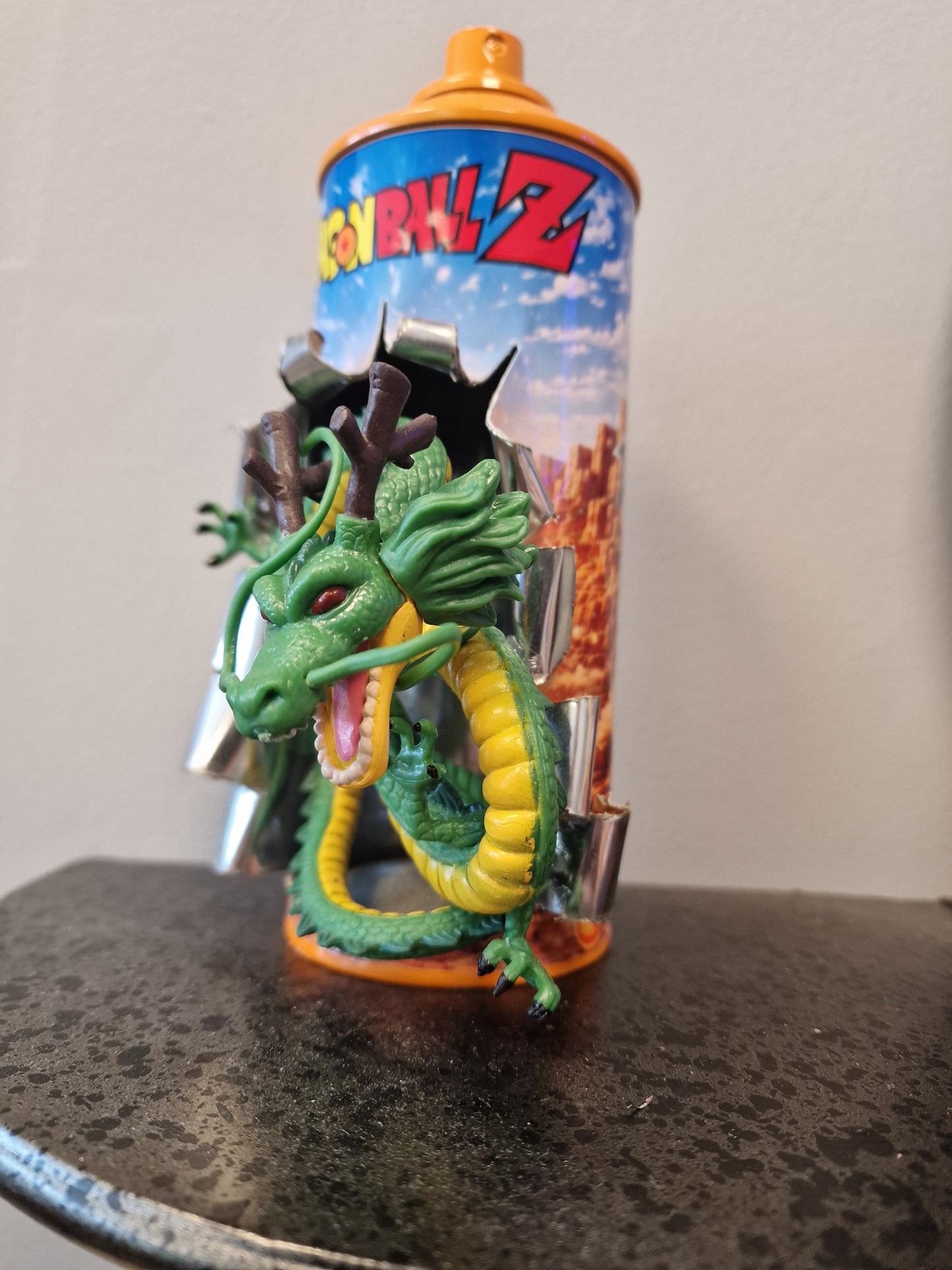 Bombe de peinture custom dragon ball z – Figurine shenron  pop culture artisanale