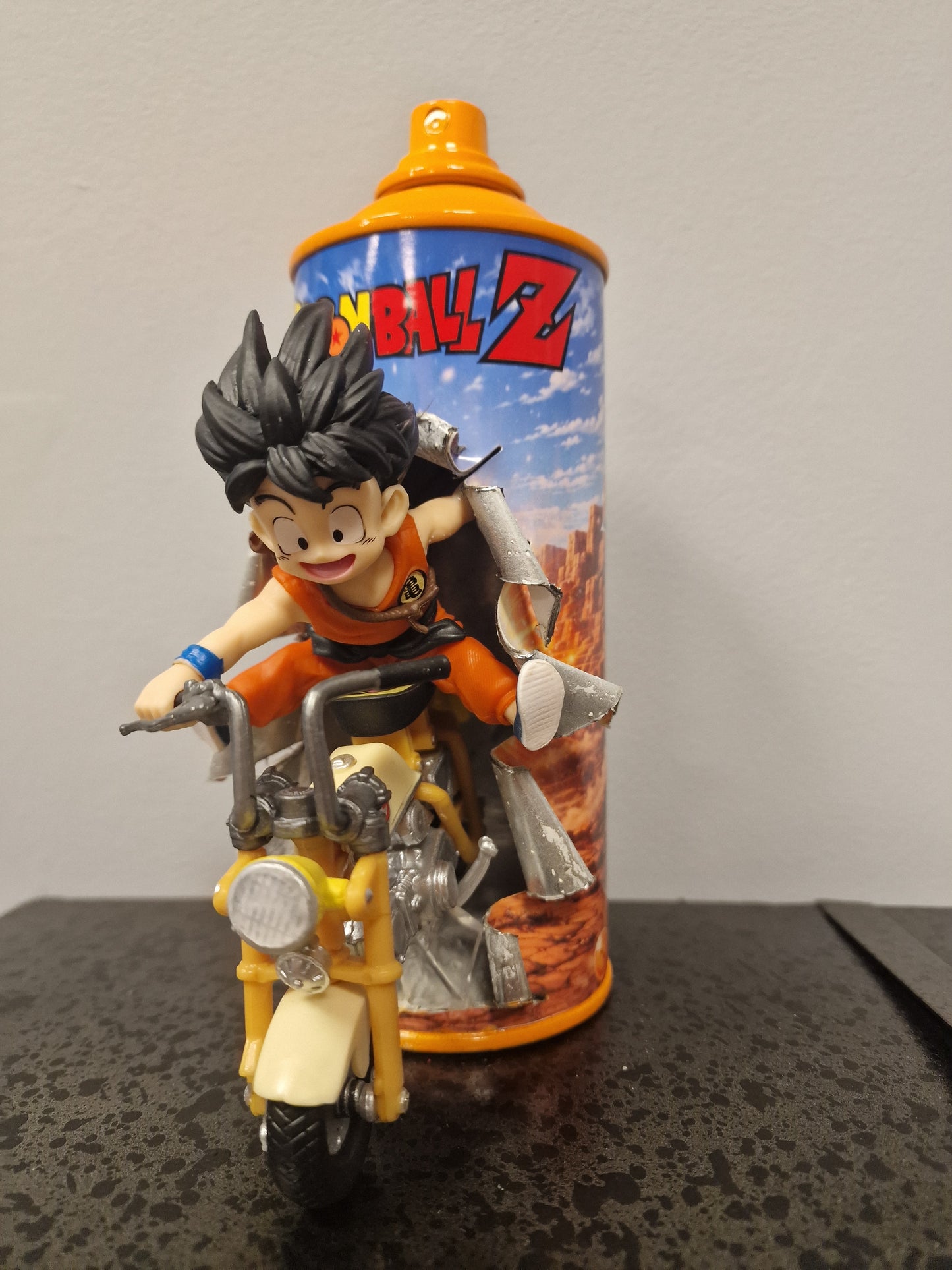 Bombe de peinture custom dragon ball z – Figurine little sangoku pop culture artisanale