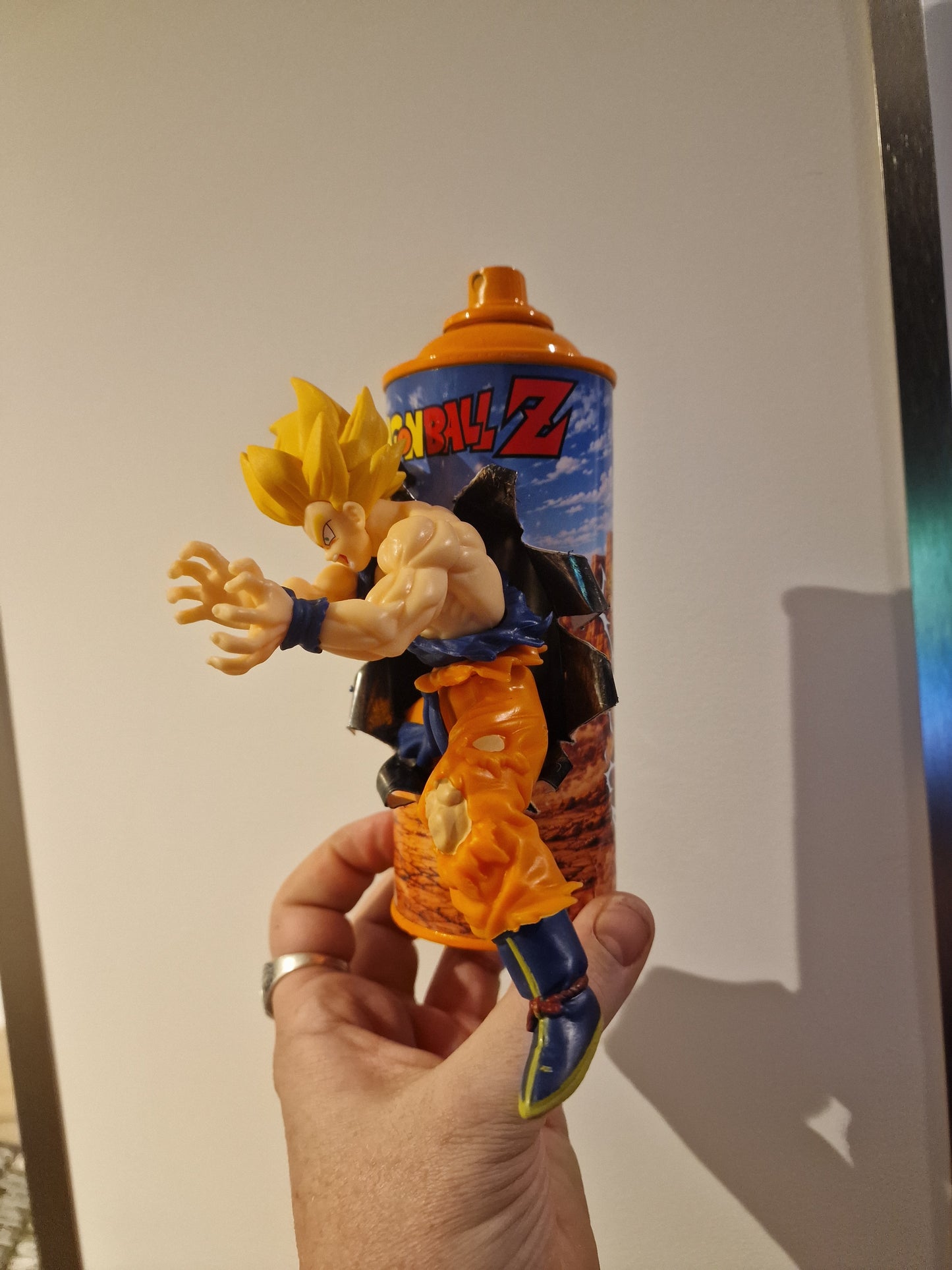 Bombe de peinture custom dragon ball z – Figurine sangoku pop culture artisanale