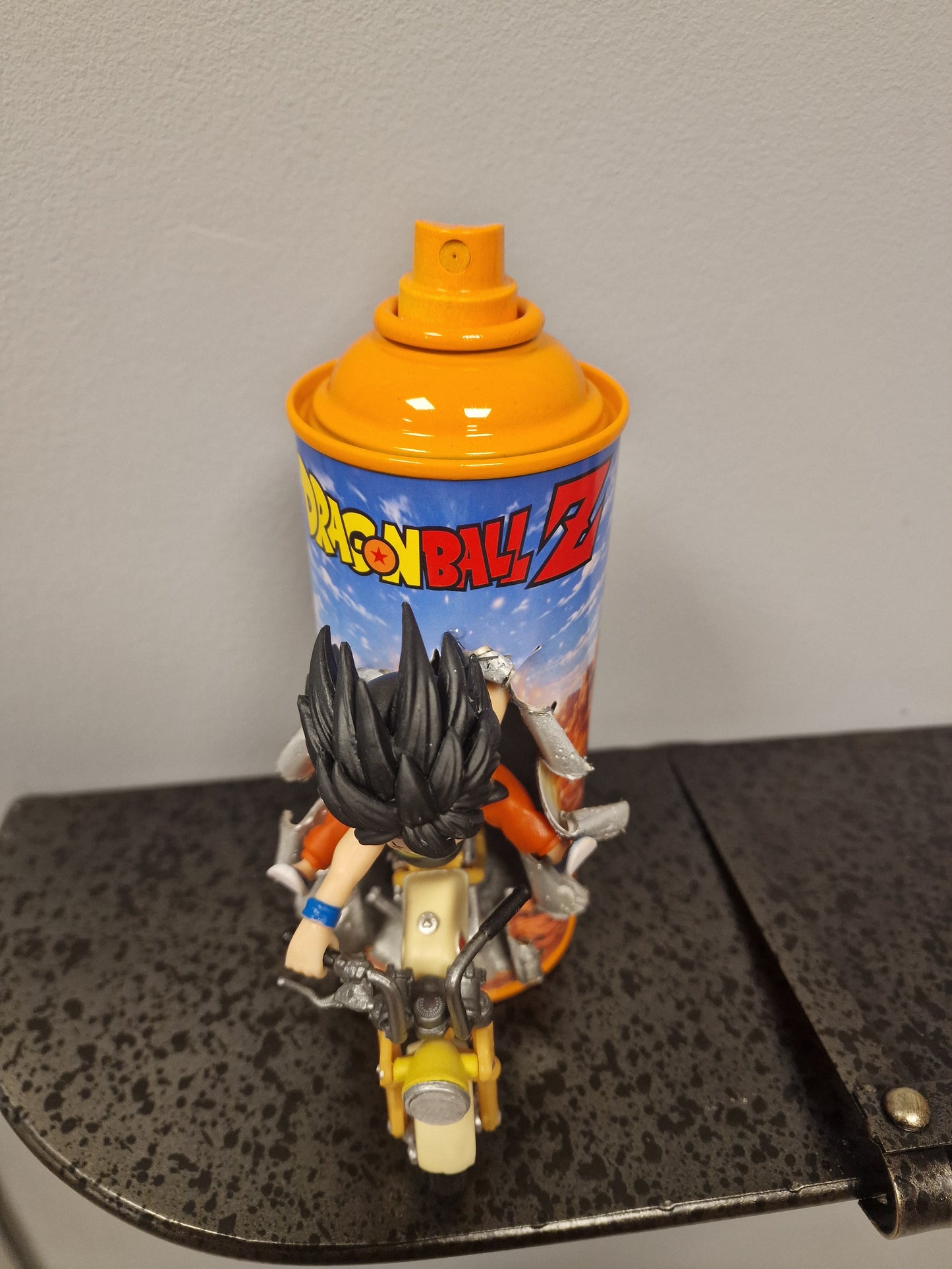 Bombe de peinture custom dragon ball z – Figurine little sangoku pop culture artisanale